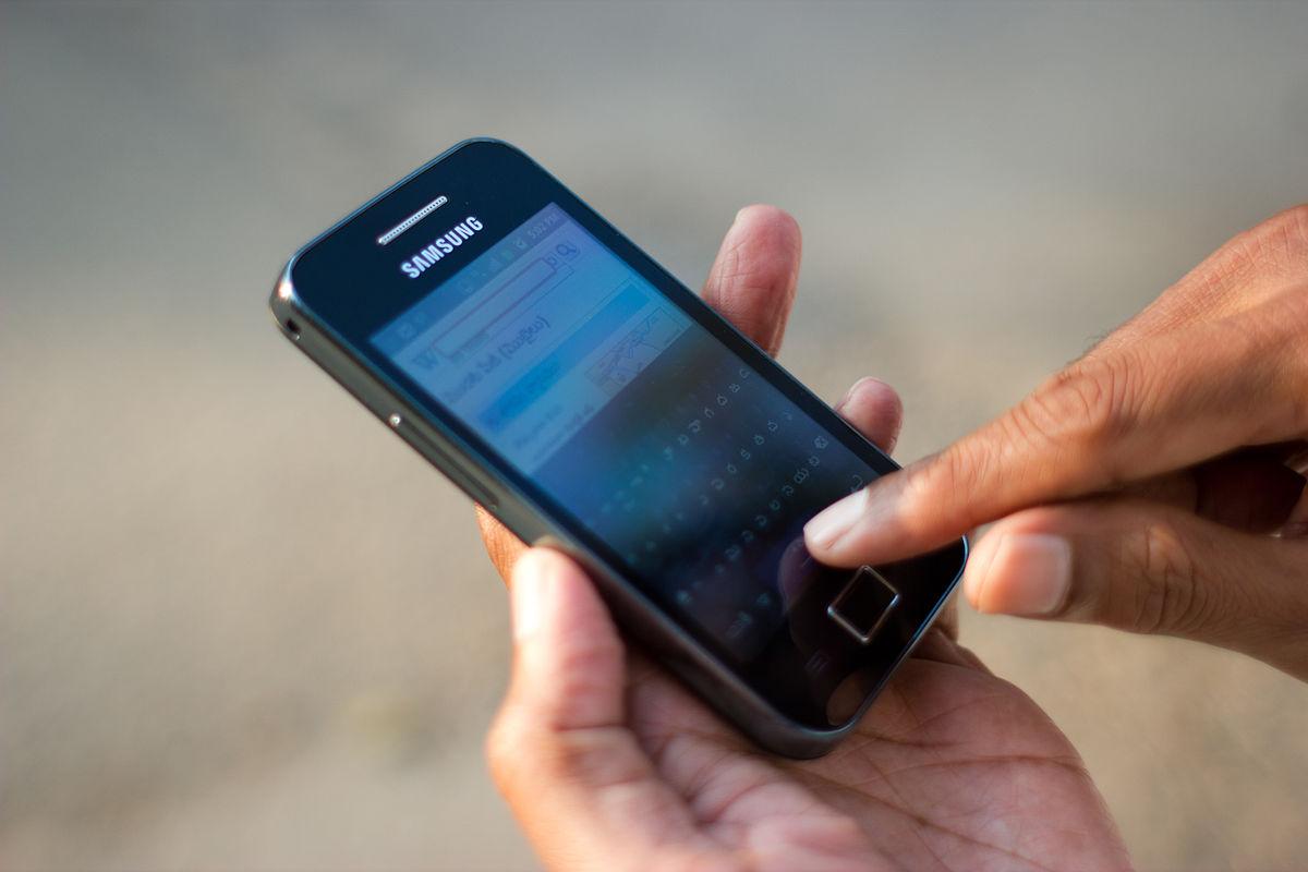 1200px-Bangalore_Wikipedian_on_phone_5_closeup.jpg